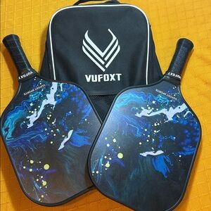 VUFOXT sports - 2 Pickleball Paddles  with Bag. NWOT